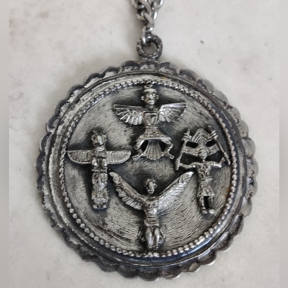 Vintage Native American Totem Pole Silver Metal Medallion Necklace - Picture 8 of 14